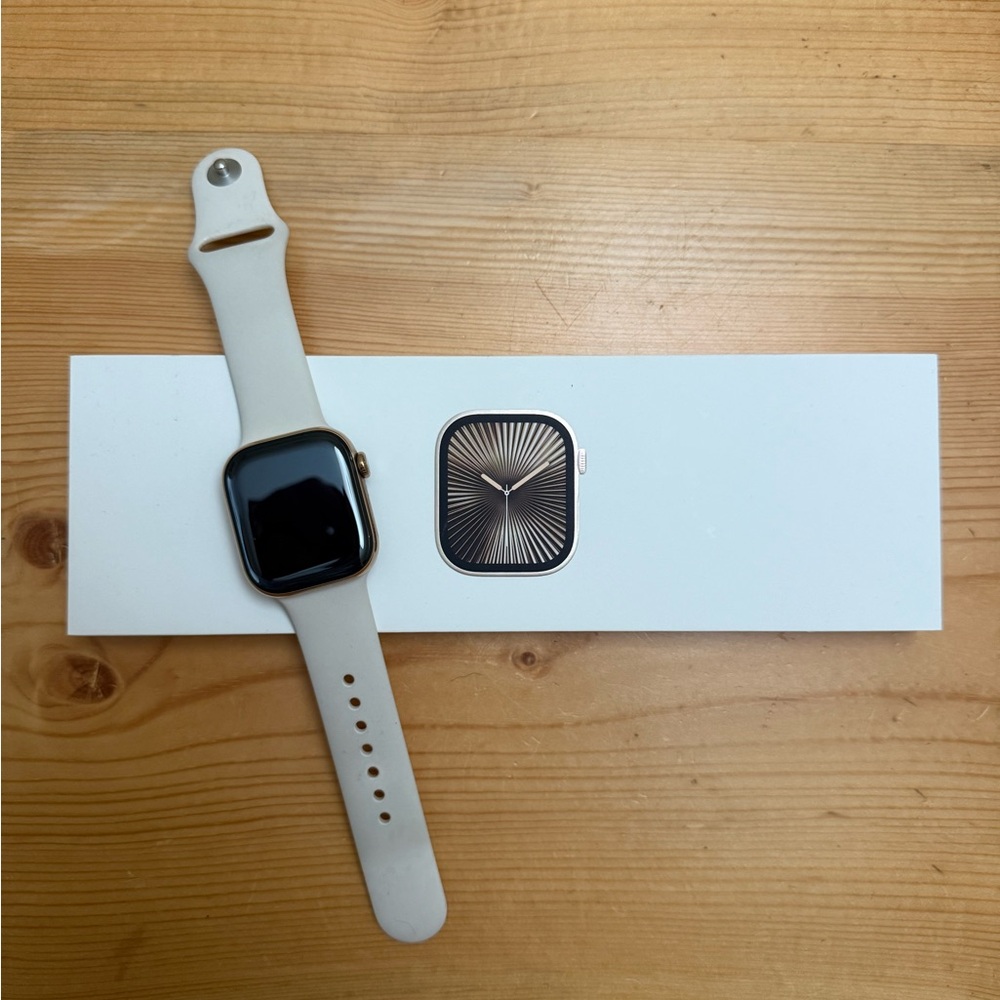 Apple Watch Series 10 with GPS 42mm